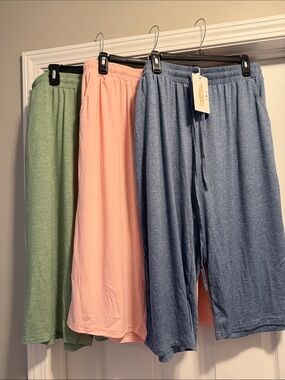 Women’s pack of 3. Loose yoga,stretch pants, wide leg.
